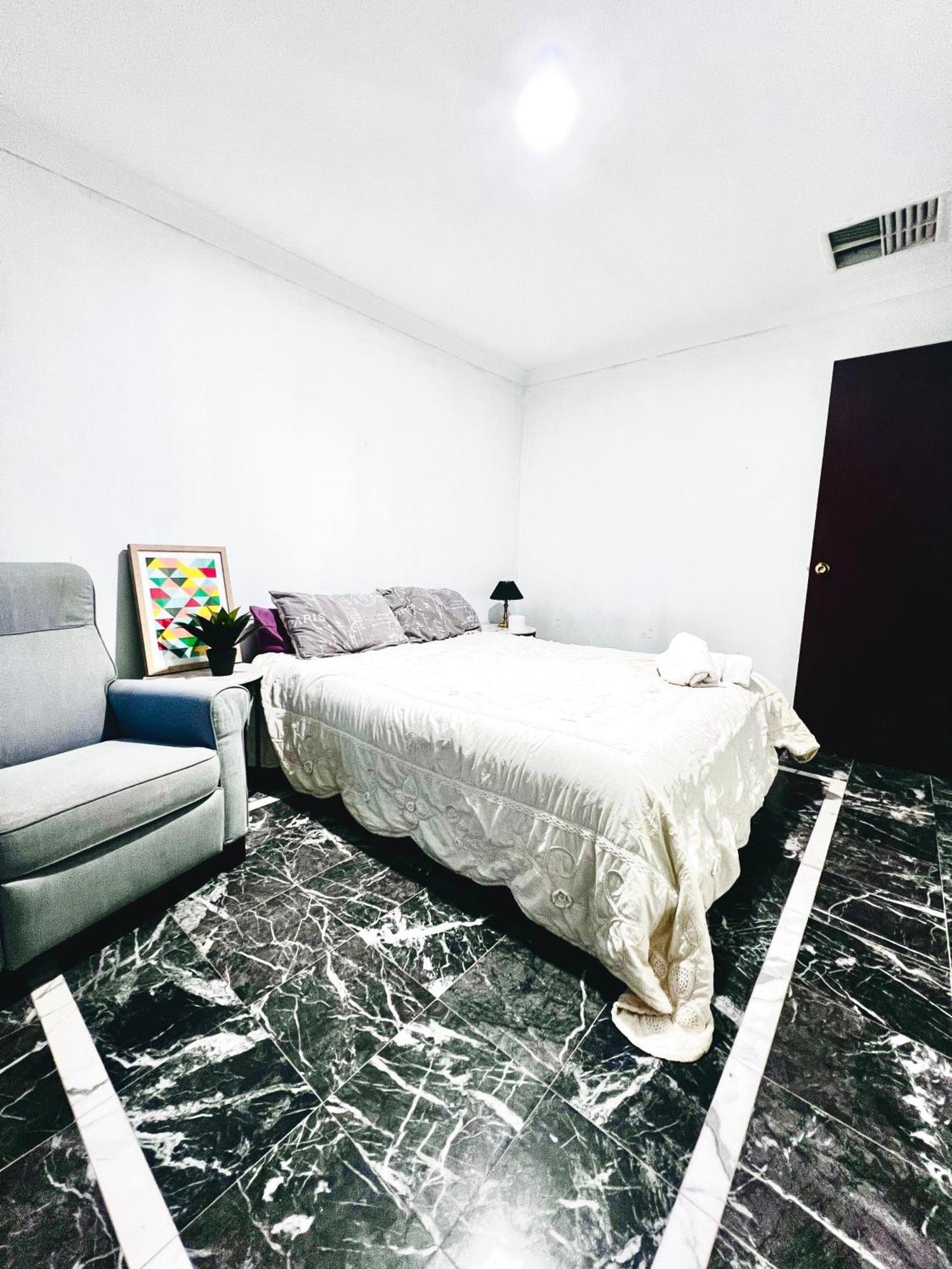 Affordable Beautiful Queen Bedroom Near City Swan River Fremantle University Perth Extérieur photo